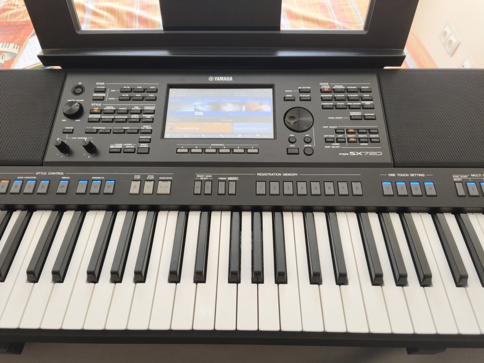Teclado Yamaha Psr Sx720 de segunda mano · Foto 2 de 7 · Málaga · 950 €