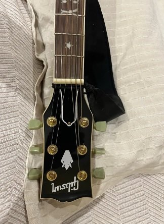 Cambio por Bajo-Guitarra Elvis Presley Réplica Gibson de segunda mano · Foto 2 de 7 · Cáceres