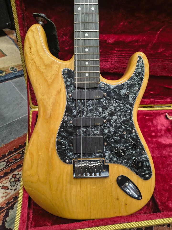 Stratocaster con EMG y Dean Explorer Dave Mustaine Signature Zero de segunda mano · Foto 1 de 10 · Gipuzkoa · 490 €