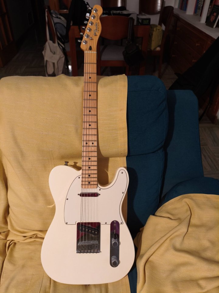 Fender Telecaster Mex Standard 2007 de segunda mano · Foto 3 de 10 · Granada · 550 €