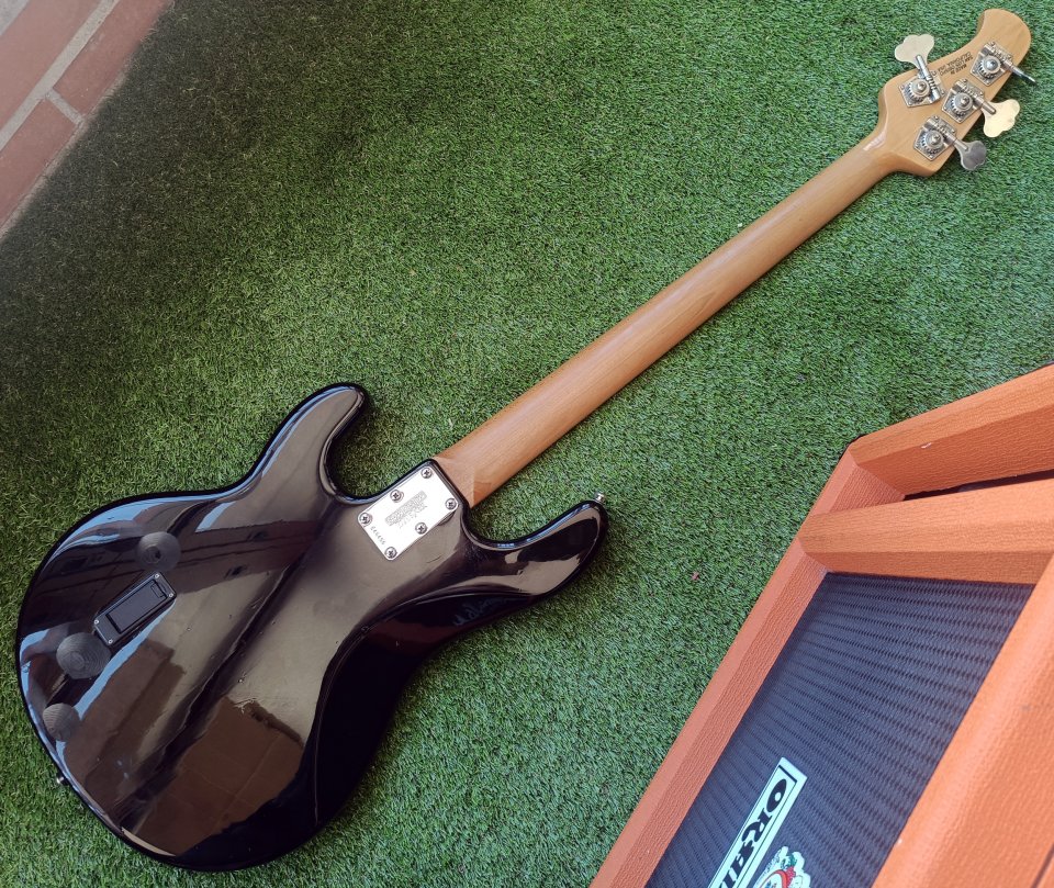 Music Man Stingray 3 EQ H de segunda mano · Foto 3 de 10 · Madrid · 1250 €
