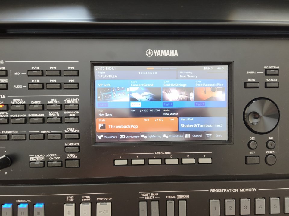 Teclado Yamaha Psr Sx720 de segunda mano · Foto 3 de 7 · Málaga · 950 €