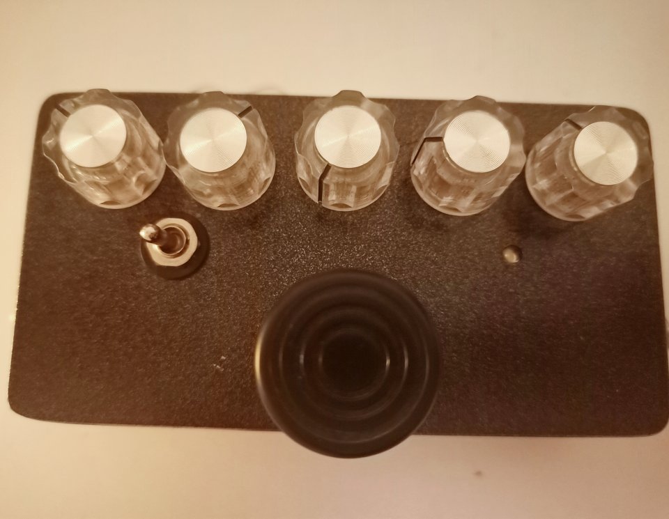 Fat Fuzz Factory, clon hecho a mano.