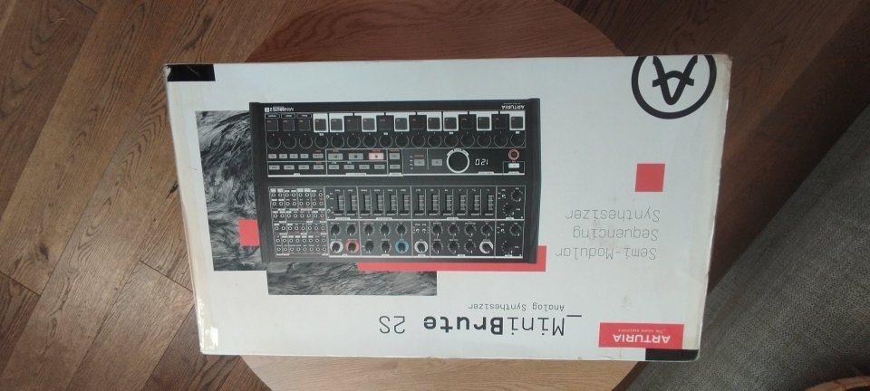 Minibrute 2s y Behringer neutron de segunda mano · Foto 1 de 7 · Huesca · 490 €