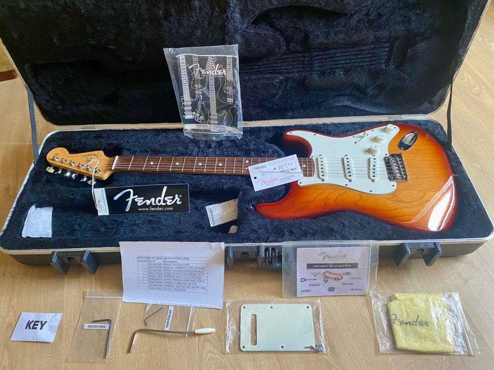 3,1kg Fender Stratocaster American Standard Ash Sienna Sunburst de segunda mano · Foto 1 de 10 · Pontevedra · 1190 €