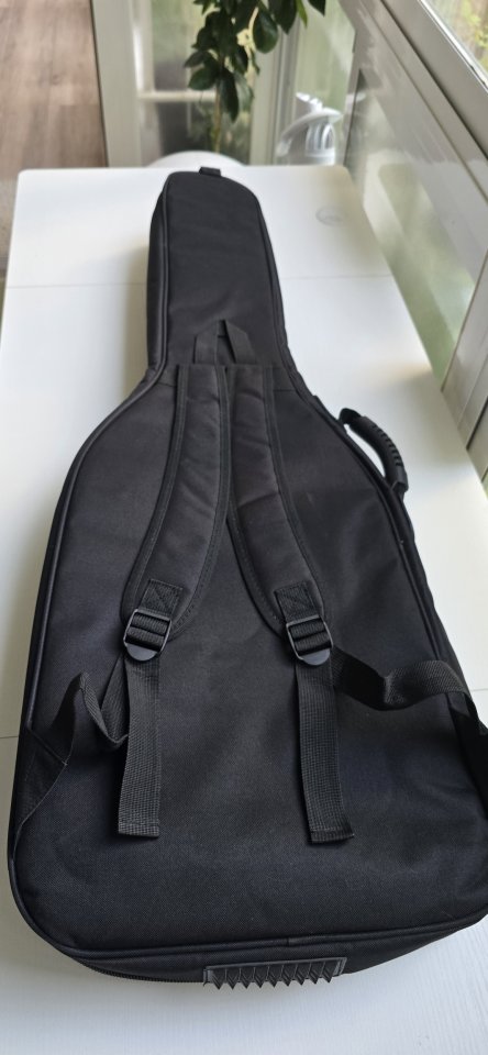 Funda guitarra electrica de segunda mano · Foto 4 de 8 · Madrid · 20 €