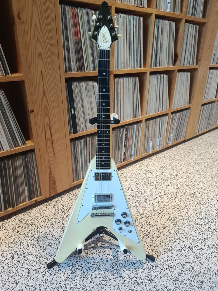 Gibson Flying V blanca 2009 de segunda mano · Foto 1 de 7 · Asturias · 1650 €