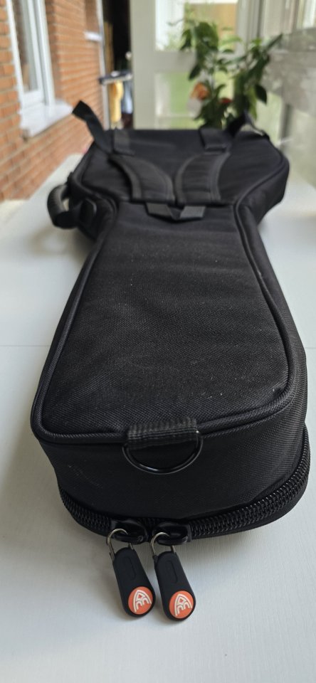 Funda guitarra electrica de segunda mano · Foto 5 de 8 · Madrid · 20 €