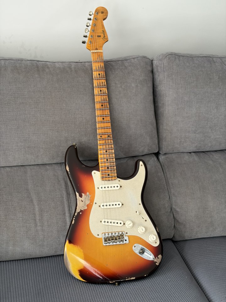 Fender CS Limited 58 Strat Heavy Relic Chocolate 3 Tone Sunburst de segunda mano · Foto 2 de 5 · Madrid · 3700 €