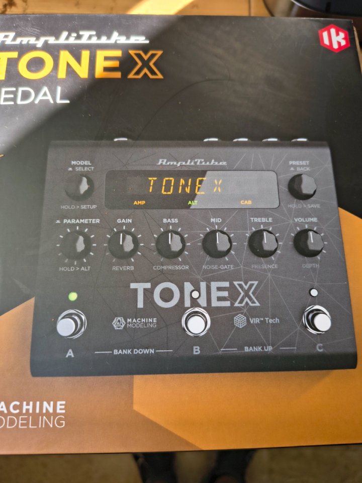 Ik Multimedia Tonex de segunda mano · Foto 1 de 2 · Cádiz · 210 €