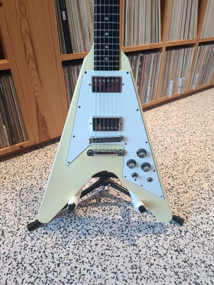 Gibson Flying V blanca 2009 de segunda mano · Foto 3 de 7 · Asturias · 1650 €