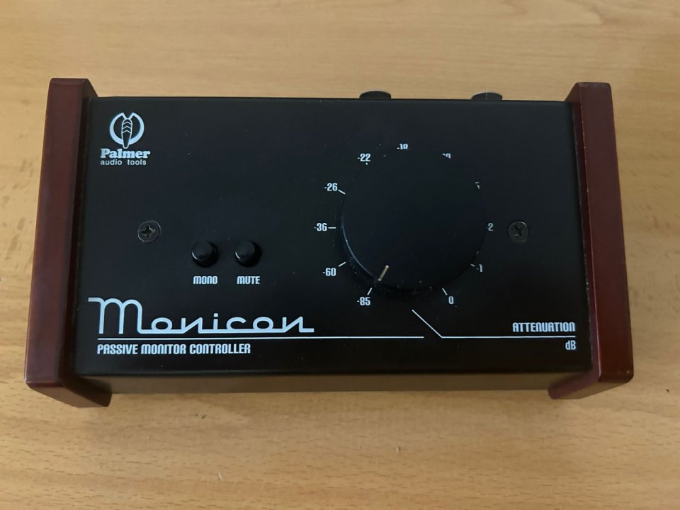Controlador de monitores Palmer Monicon