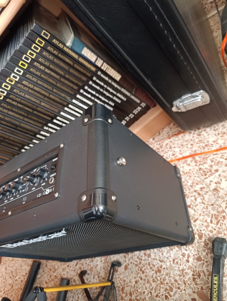 CAMBIO pack Amplificador Blackstar 40+Pastillas+pedales+Clavijero