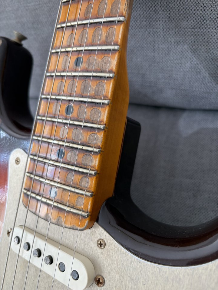 Fender CS Limited 58 Strat Heavy Relic Chocolate 3 Tone Sunburst de segunda mano · Foto 3 de 5 · Madrid · 3700 €