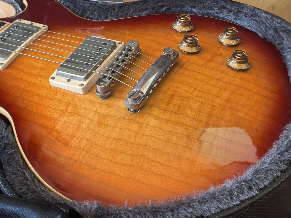 Gibson Les Paul Standard Premium Plus 2004 Tobacco Burst de segunda mano · Foto 9 de 10 · Madrid · 2600 €