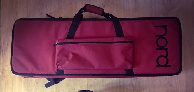 NORD ELECTRO 6D + funda y soporte de segunda mano · Foto 5 de 6 · Madrid · 1450 €