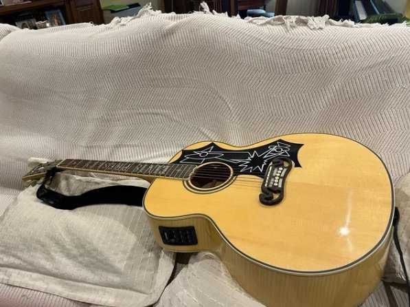 Cambio por Bajo-Guitarra Elvis Presley Réplica Gibson de segunda mano · Foto 3 de 7 · Cáceres