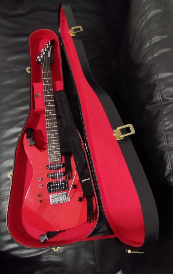 Guitarra Eléctrica Yamaha 112 de segunda mano · Foto 1 de 7 · Málaga · 150 €