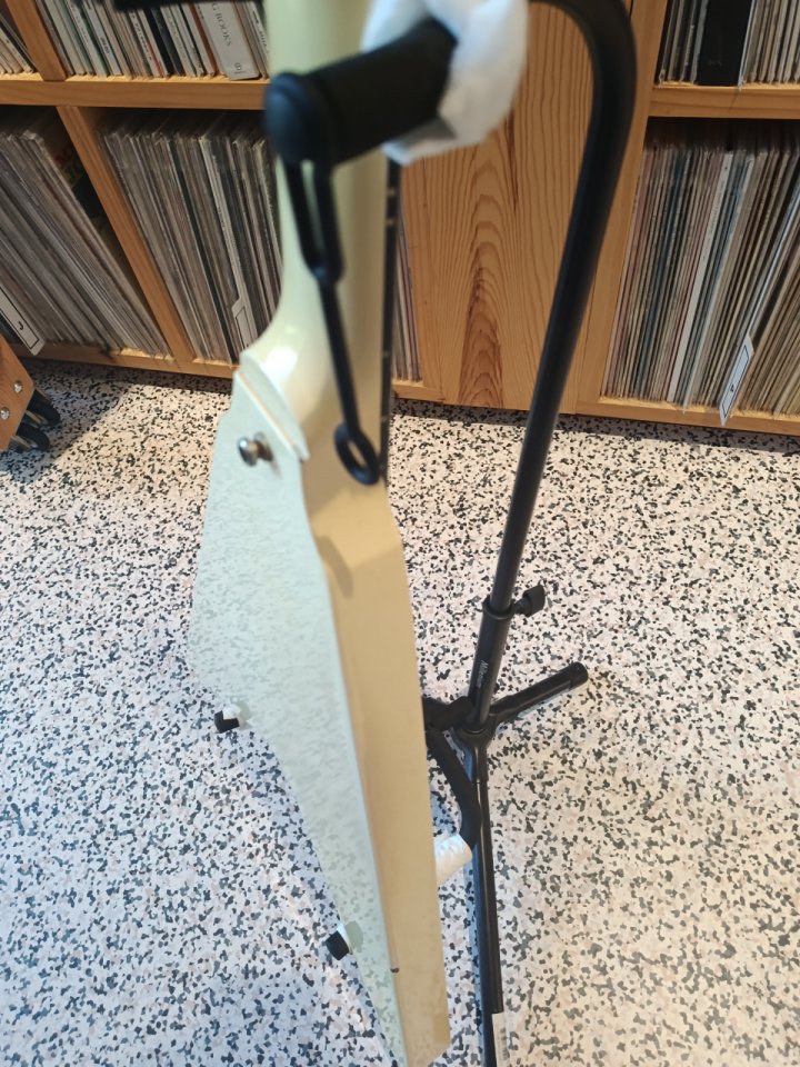 Gibson Flying V blanca 2009 de segunda mano · Foto 6 de 7 · Asturias · 1650 €