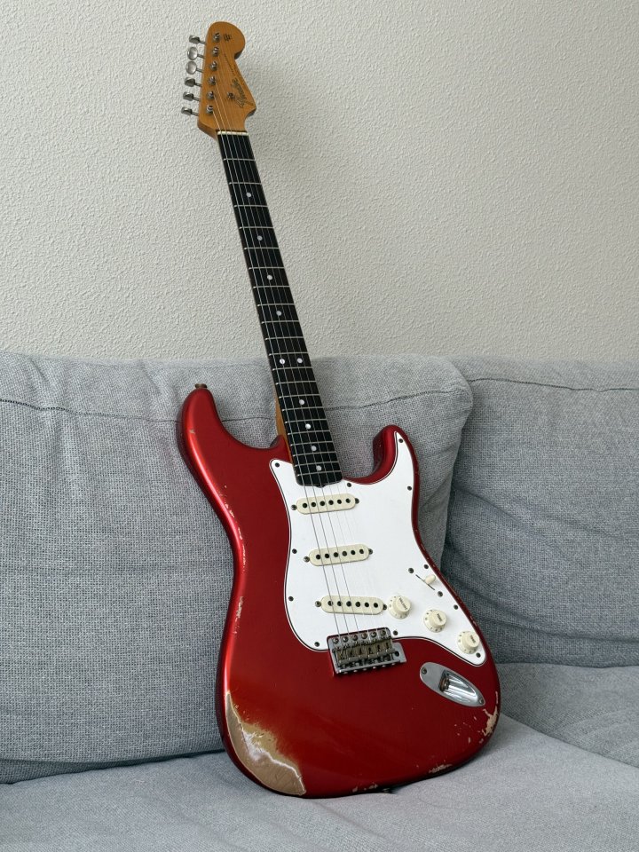 Fender Stratocaster LTD 1964 RSTD Heavy Relic Candy Apple Red de segunda mano · Foto 10 de 10 · Madrid · 3900 €