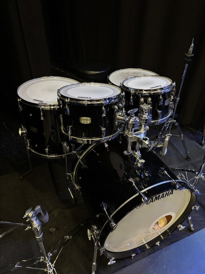 Batería Acústica Yamaha Absolute Maple Hybrid Solid Black CON FUNDAS