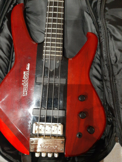 Bajo Washburn Status series 1000