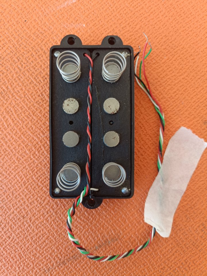 Pastilla humbucker seymour duncan stingray sterling de segunda mano · Foto 3 de 5 · Madrid · 80 €