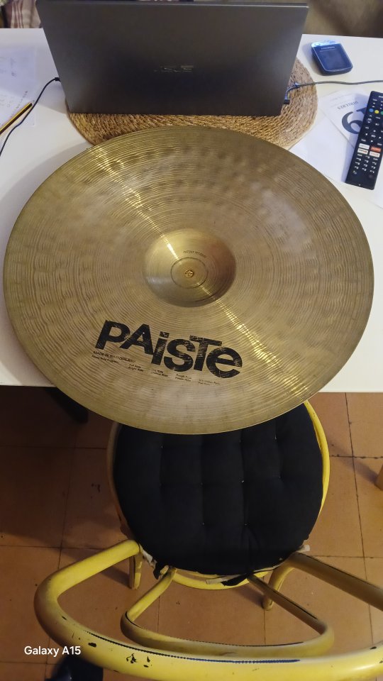 Plat Paiste Signature Full Ride de 20". Molt bon estat.
