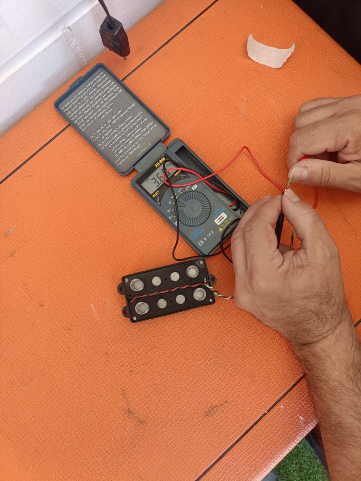 Pastilla humbucker seymour duncan stingray sterling de segunda mano · Foto 4 de 5 · Madrid · 80 €
