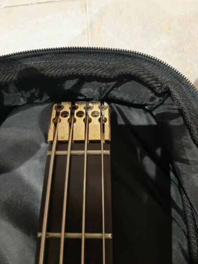 Bajo Washburn Status series 1000