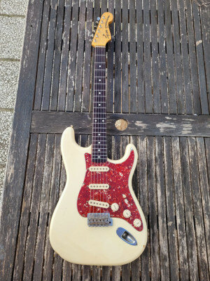 SQUIER JV del 84