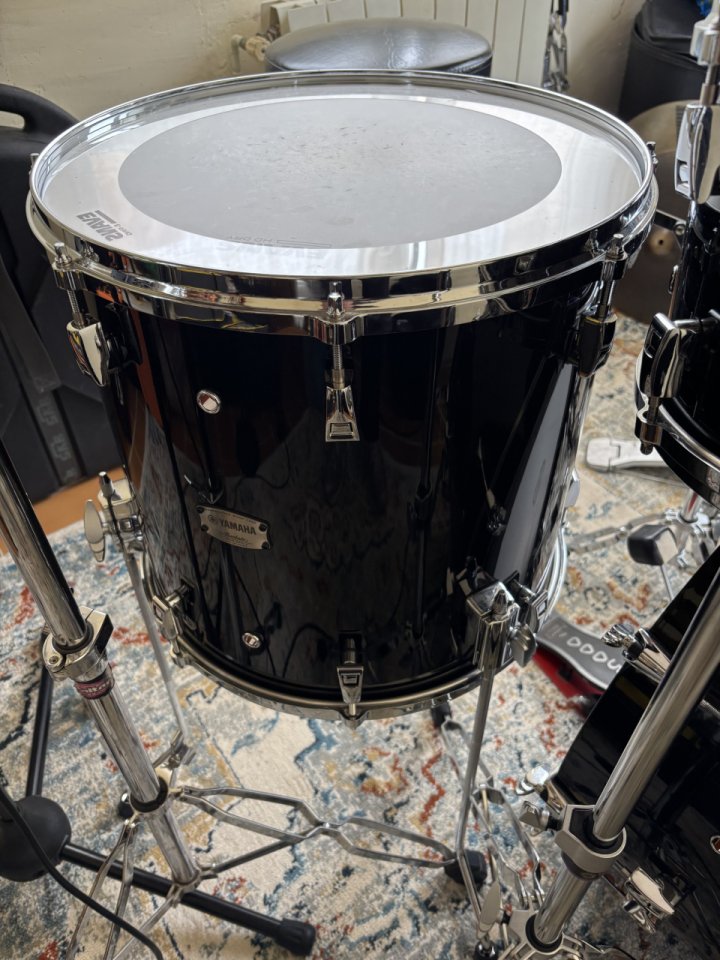 Batería Acústica Yamaha Absolute Maple Hybrid Solid Black CON FUNDAS