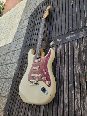 SQUIER JV del 84