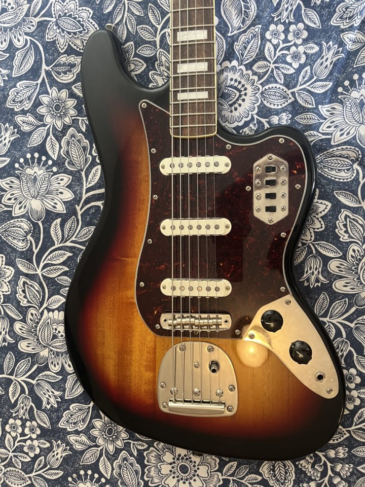 Fender Squier Classic Vibe Jazz Bass VI de segunda mano · Foto 2 de 7 · Madrid · 380 €