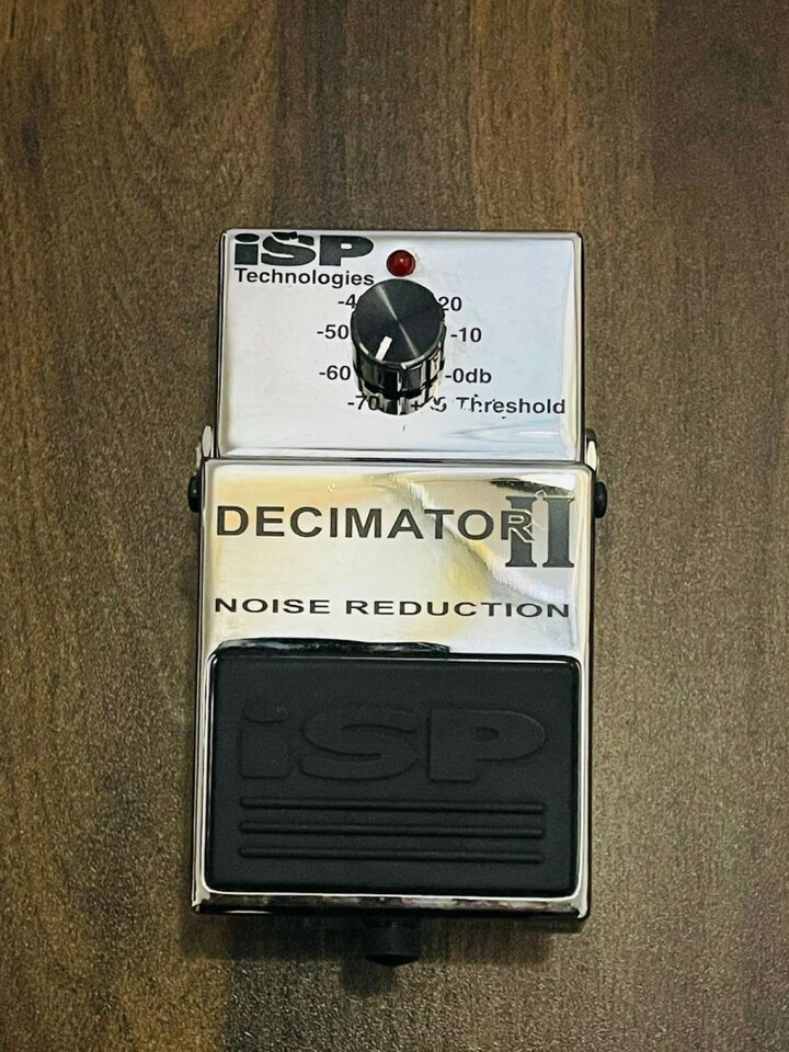 Pedales y amplificador de bajo