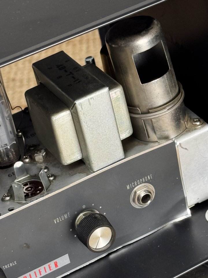 Mítico Filmosound 385 (EL84) modificado por Amptek