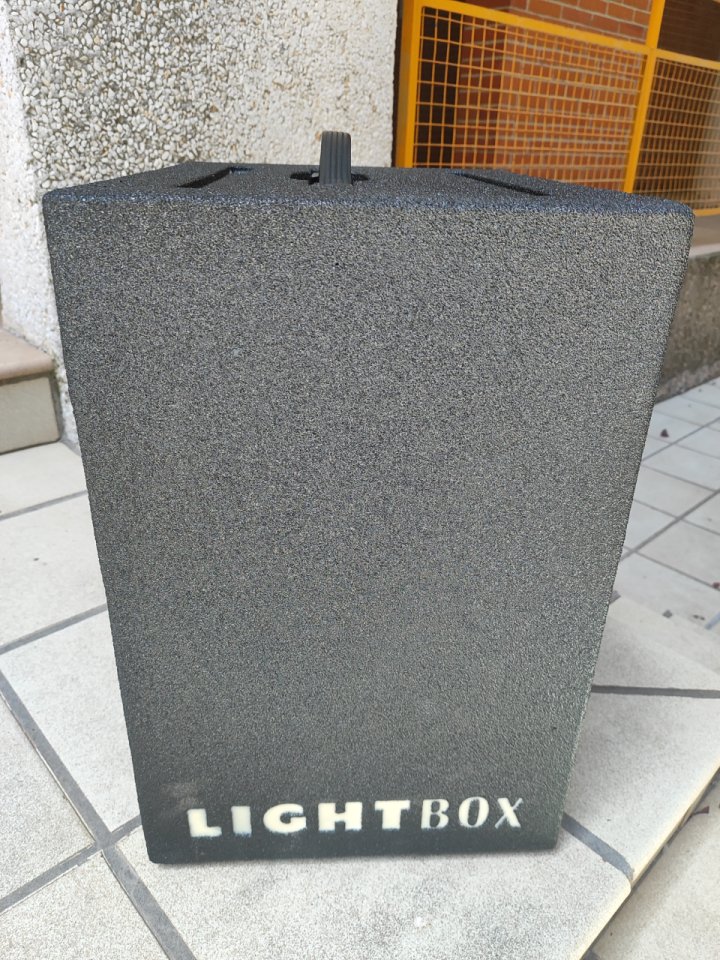 Pantalla LightBox 2x10 de segunda mano · Foto 2 de 3 · Madrid · 525 €