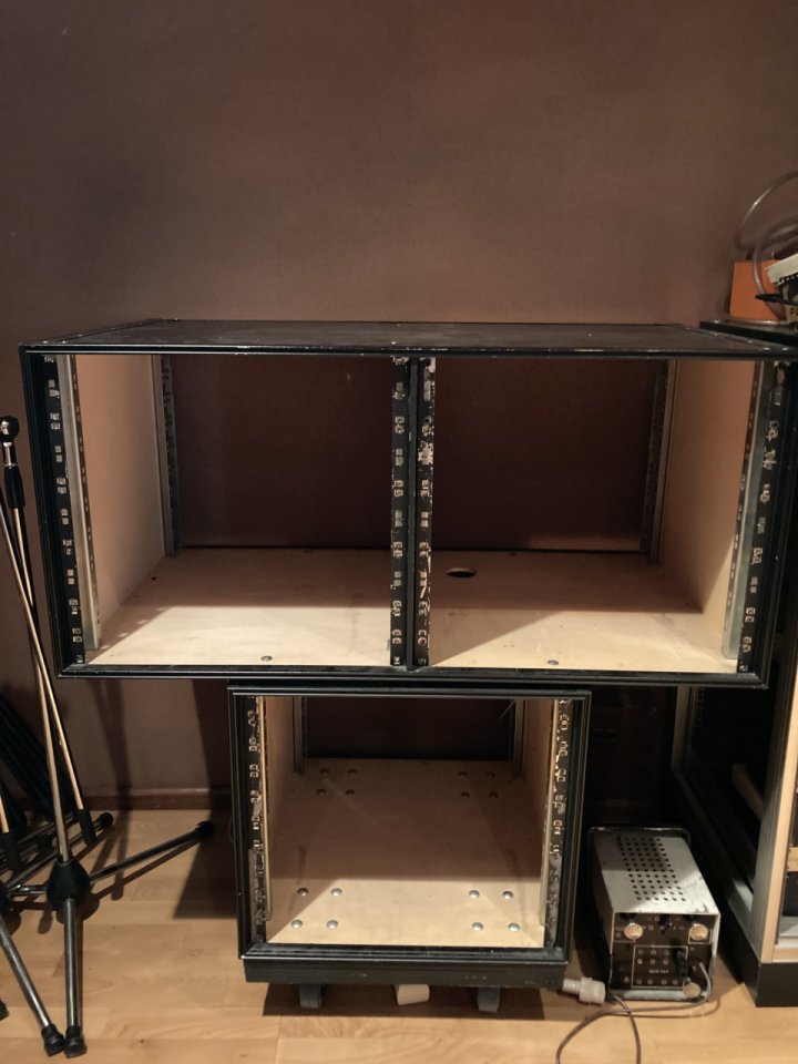 Mueble de rack de 60u en T de segunda mano · Foto 1 de 3 · Madrid · 600 €