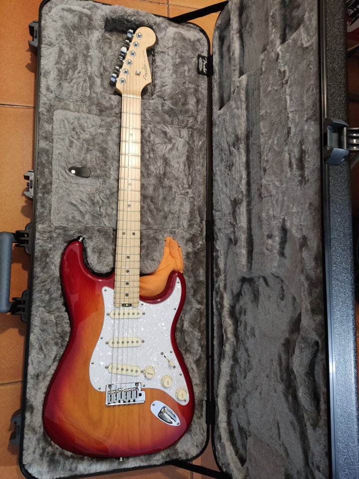 Fender Stratocaster American Elite impecable