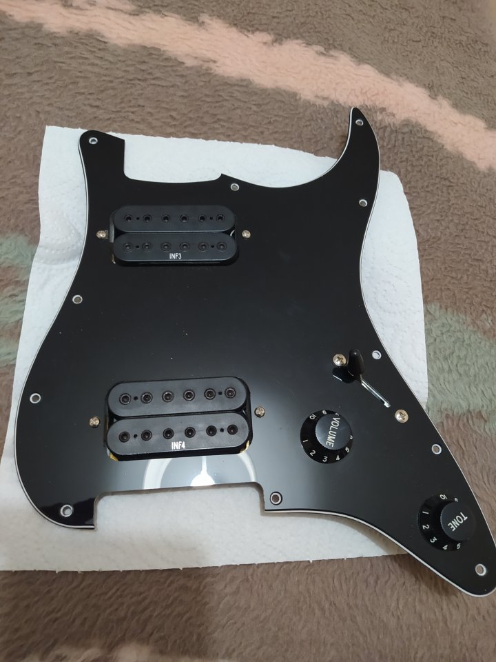 Golpeador Fender pastillas Ibanez