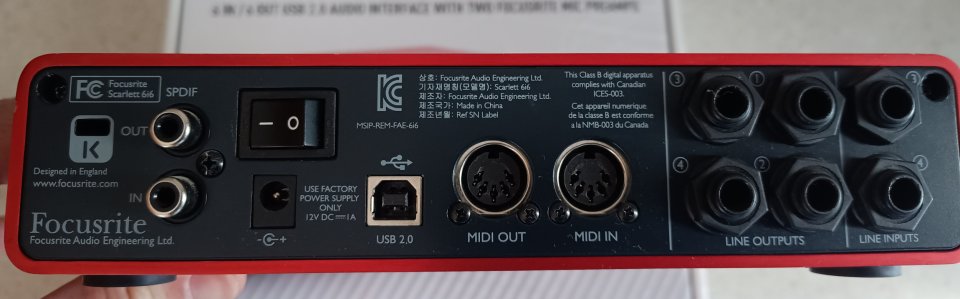 Focusrite Scarlett 6i6 Interfaz Audio USB de segunda mano · Foto 2 de 5 · Badajoz · 85 €