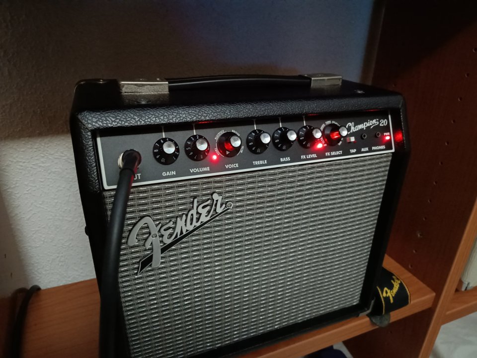 Fender Champion 20w de segunda mano · Foto 2 de 5 · Barcelona · 80 €