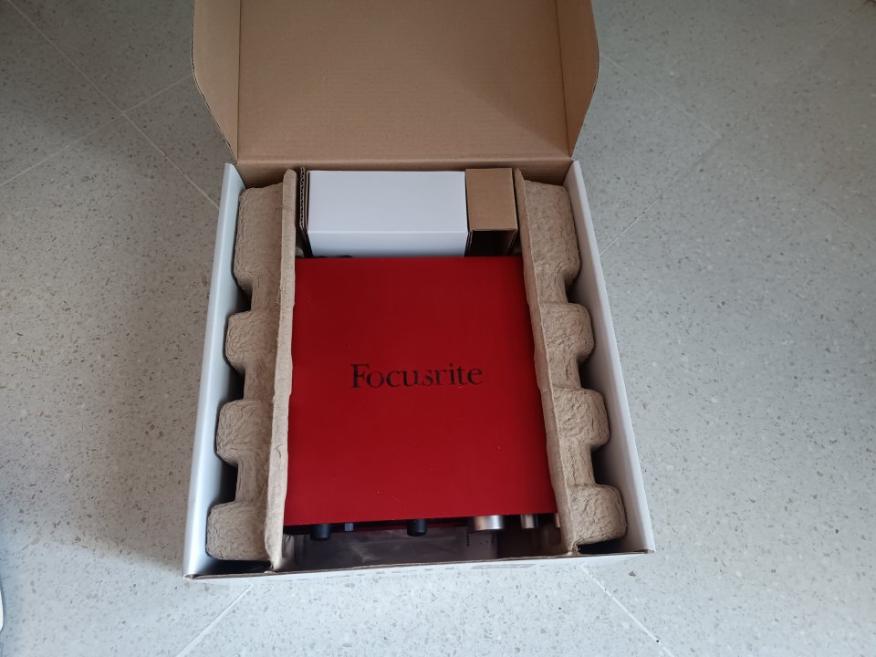 Focusrite Scarlett 6i6 Interfaz Audio USB de segunda mano · Foto 3 de 5 · Badajoz · 85 €