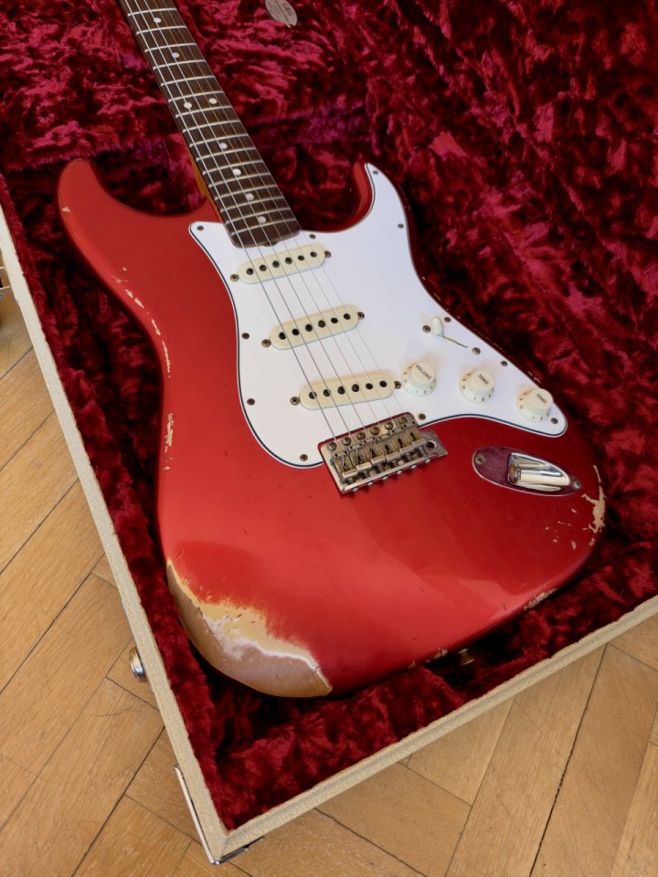 Fender Stratocaster LTD 1964 RSTD Heavy Relic Candy Apple Red de segunda mano · Foto 3 de 9 · Madrid · 3999 €
