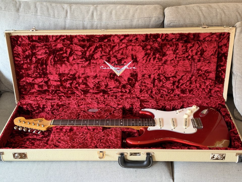 Fender Stratocaster LTD 1964 RSTD Heavy Relic Candy Apple Red de segunda mano · Foto 1 de 10 · Madrid · 3900 €