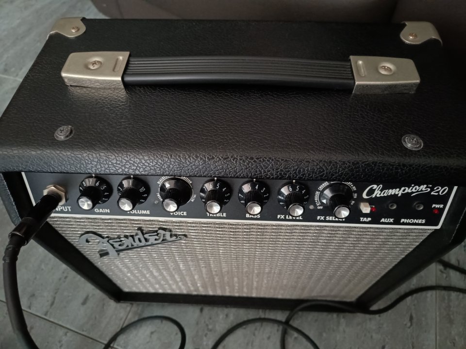 Fender Champion 20w de segunda mano · Foto 3 de 5 · Barcelona · 80 €