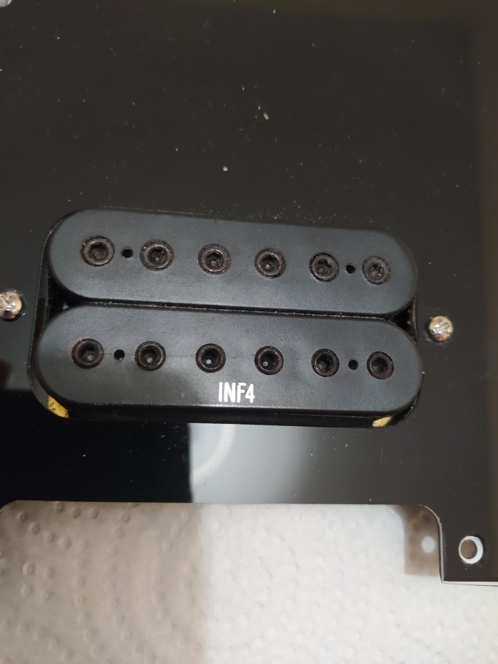 Golpeador Fender pastillas Ibanez