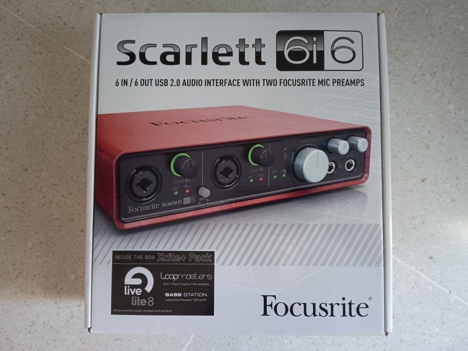 Focusrite Scarlett 6i6 Interfaz Audio USB de segunda mano · Foto 4 de 5 · Badajoz · 85 €