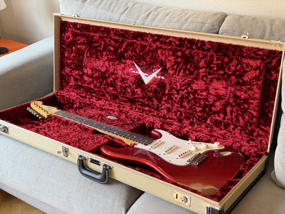 Fender Stratocaster LTD 1964 RSTD Heavy Relic Candy Apple Red de segunda mano · Foto 2 de 10 · Madrid · 3900 €