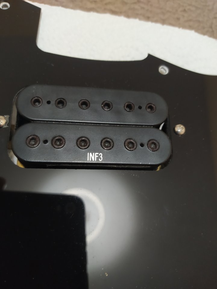 Golpeador Fender pastillas Ibanez